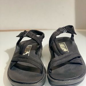 Delias chunky sandals